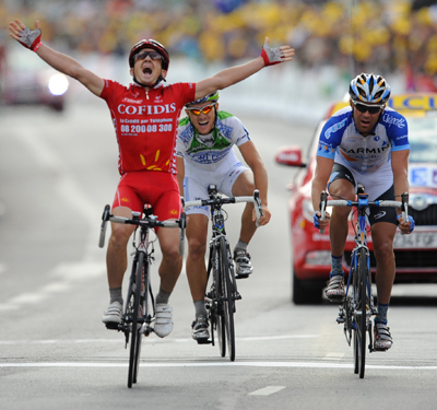 Samuel Dumoulin winning stage 3 in Nantes