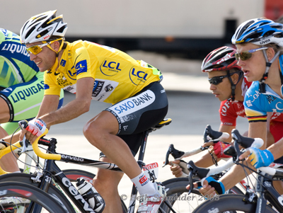 Carlos Sastre racing in yellow