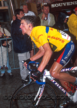 Race Leader Tyler Hamilton climbing Briancon in the rain, 2000 Dauphine Libere