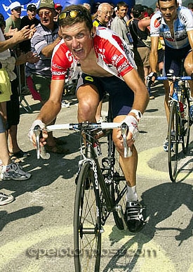 Tyler Hamilton climbing La Mongie, 2002 Tour de France