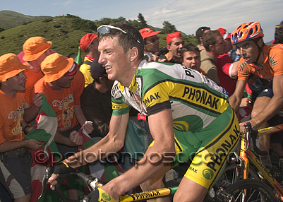 Tyler Hamilton climb with dog tag, La Mongie, 2004 Tour de France