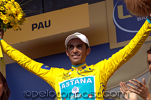 Alberto Contador waving in yellow