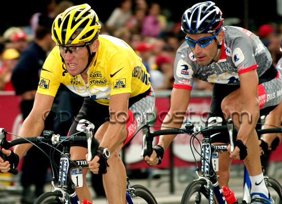 Armstrong & Hincapie racing on the Champs Elysee, 2003 Tour de France