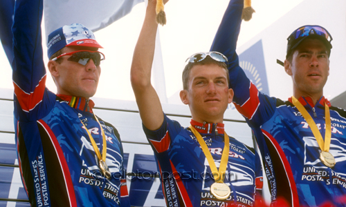 Armstrong, Hamilton, Andreu waving in the 1999 Tour de France