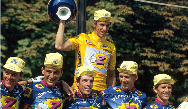 Greg LeMond, team and trophy in Paris 1990