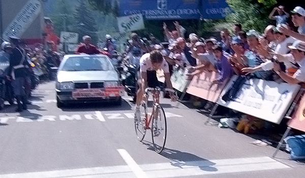 arrival of Andrew Hampsten over Valico del Vetriolo at 1988 Giro d’Italia